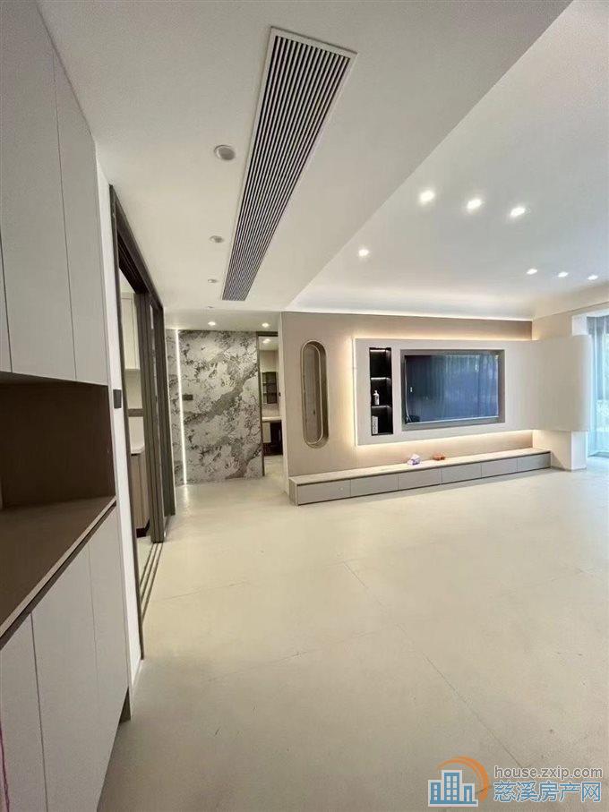 上东辰府一复二+车位191平精装未入住