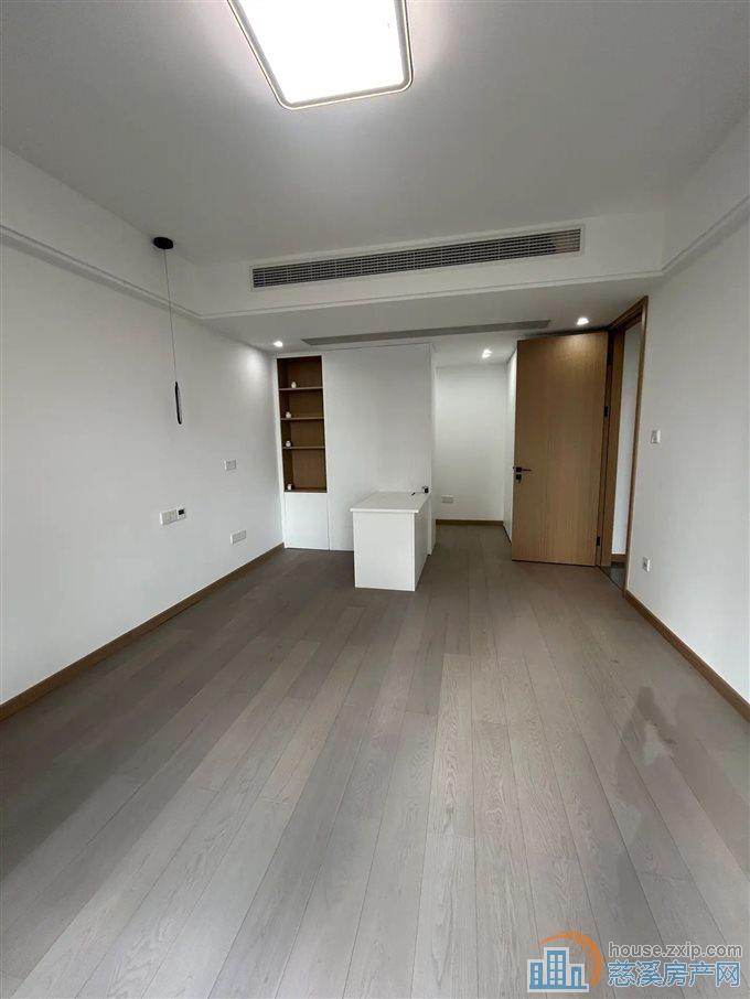 江滨之城  双车位 豪华装修 带地暖中央