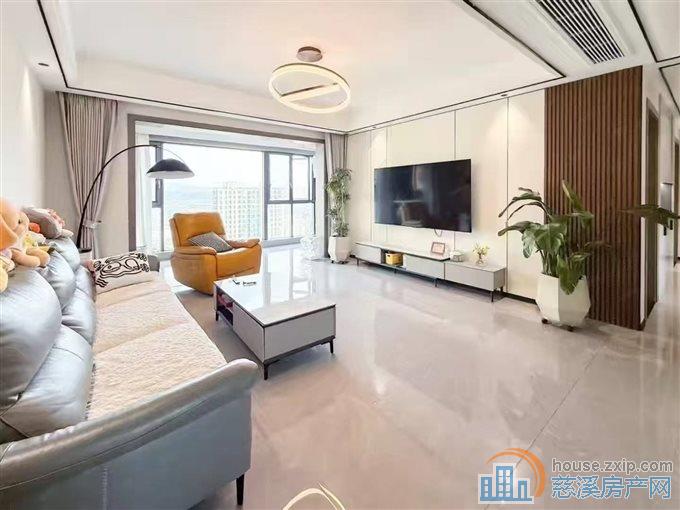 吾悦华府B区141平方精装位置好216万