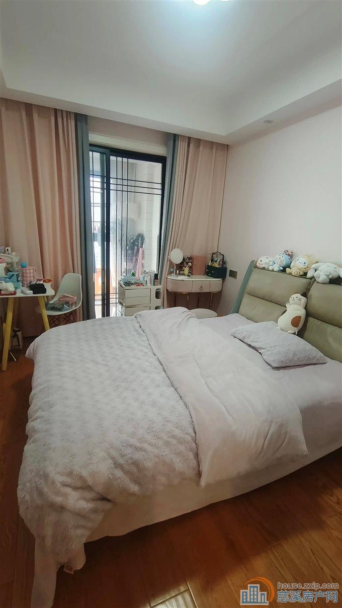 城南悦华府精装4房140平208万带车位