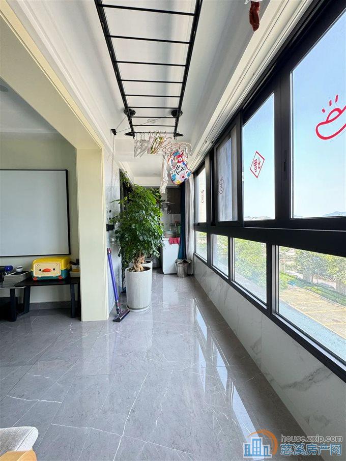 梧桐府 精装117平方155万带车位