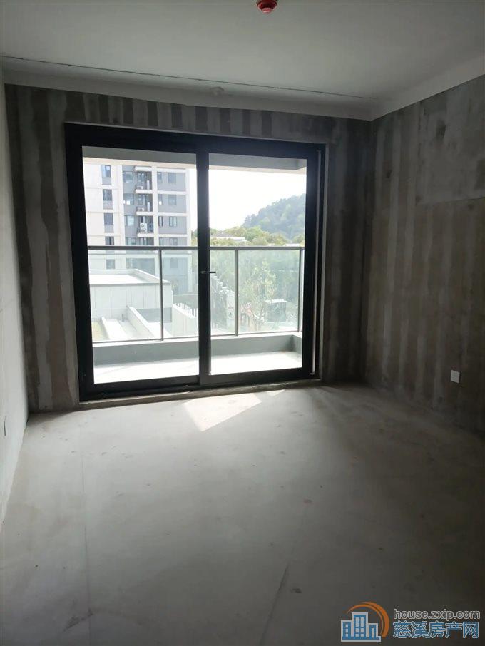 江滨之城 边套位置好123平139.8万