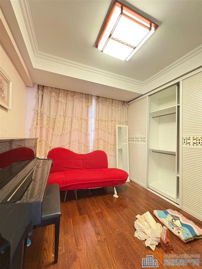 捡漏 星光家园 结婚装修 河景房,东边套