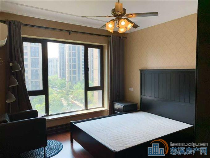 金地鸿悦豪华装修四室6200直接房源