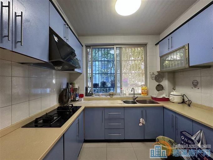 金东北苑 精装保养好 带朝南大车库