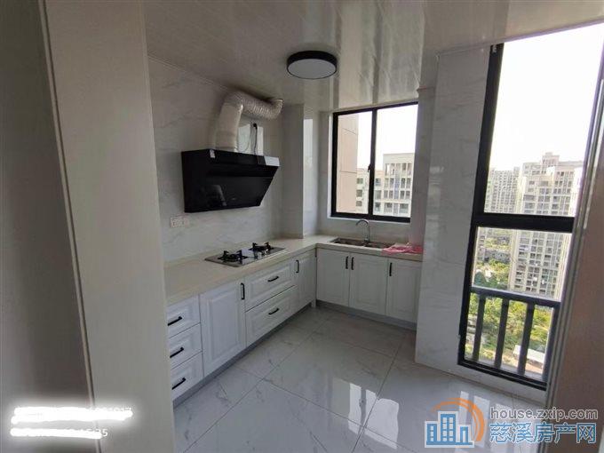 鸣北小区南区105平车位129万精装