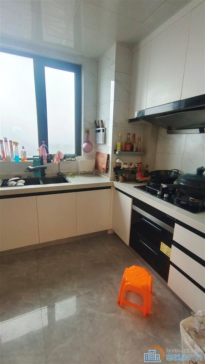 城南悦华府精装4房140平208万带车位