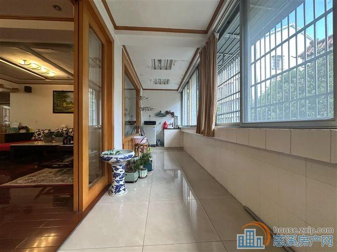 金东北苑 精装保养好 带朝南大车库