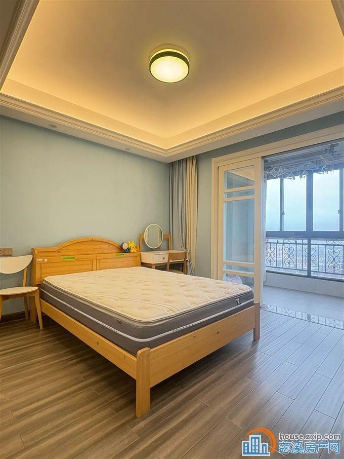 元亨雅园 精装三房114平方155万