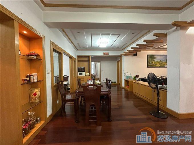 金东北苑176平158万朝南车库26平