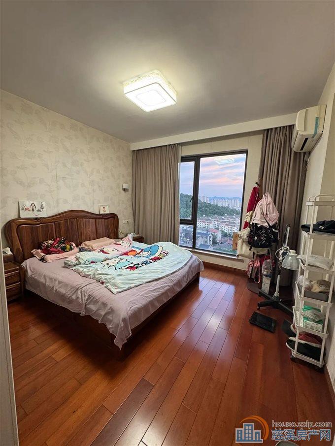 恒泰嘉景园 精装带车位杂物间 中间楼层