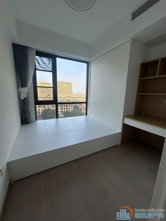 江滨之城240平366.8万带双车位