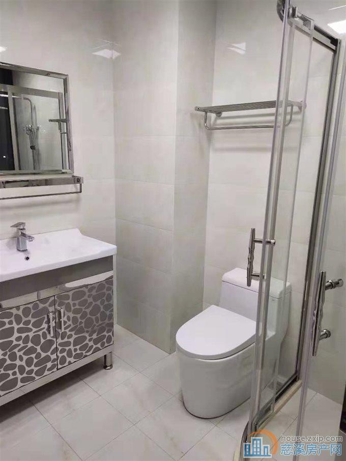 复地二期145平精装三室二卫3500元