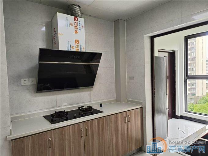 复地二期145平精装三室二卫3500元