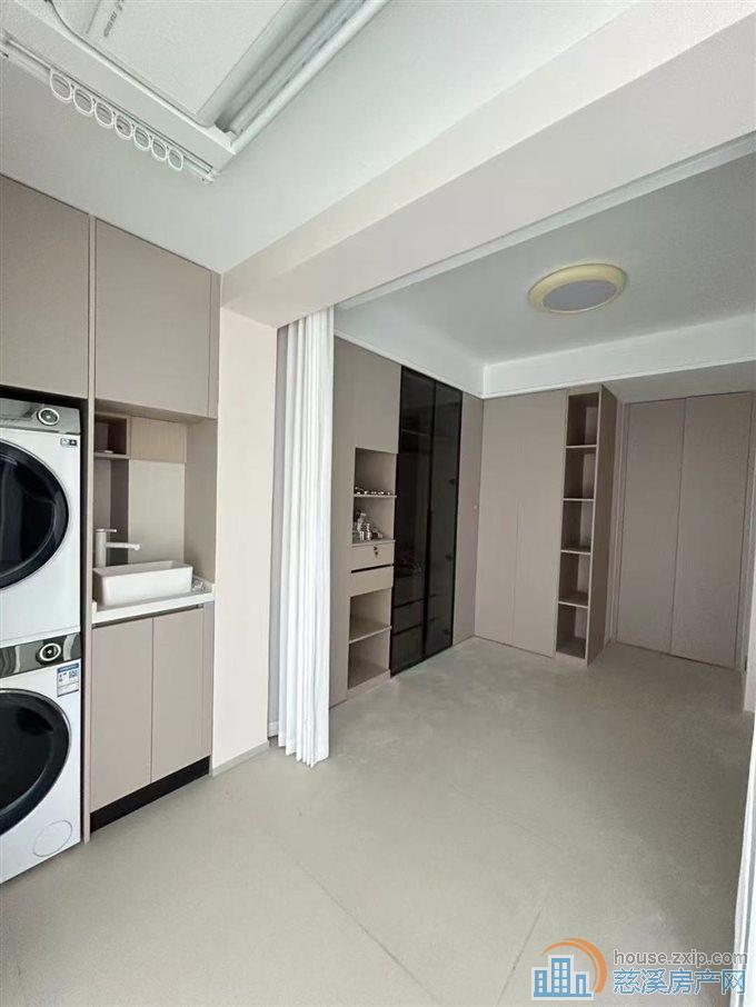 上东辰府一复二+车位191平精装未入住