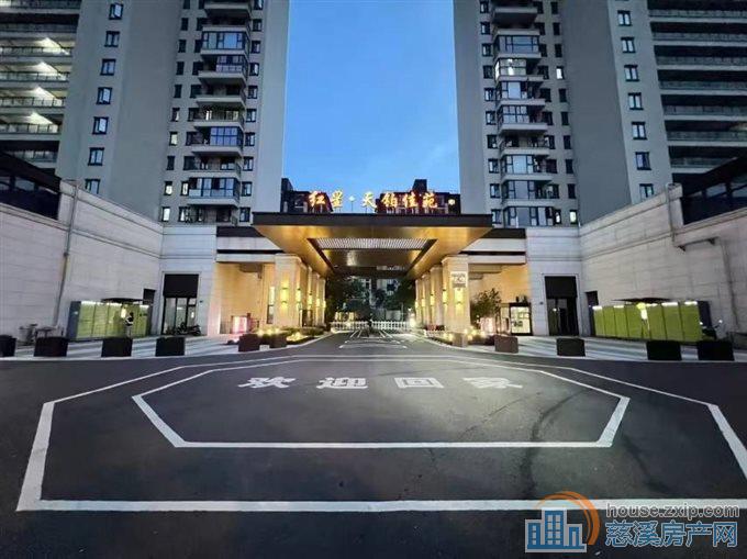 天铂佳苑115平楼层佳带车位108万