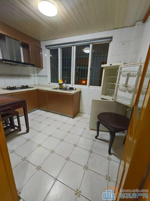 南胜苑139平装修保养好车库109万