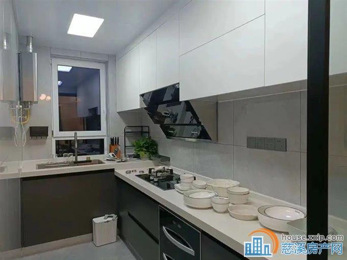 天安盛世臻境 精装96平方122万带车位