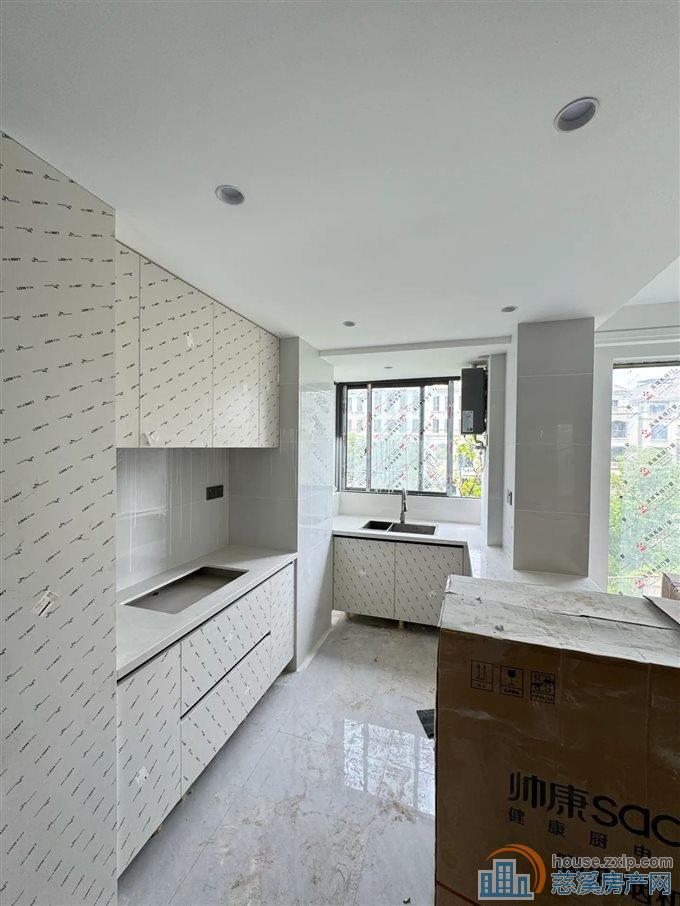 蔚蓝云图 全新精装85平方99.8万位佳