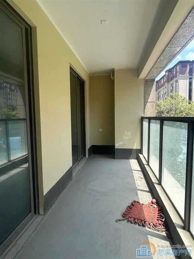 悦华府 毛坯141平方175万边套位佳 