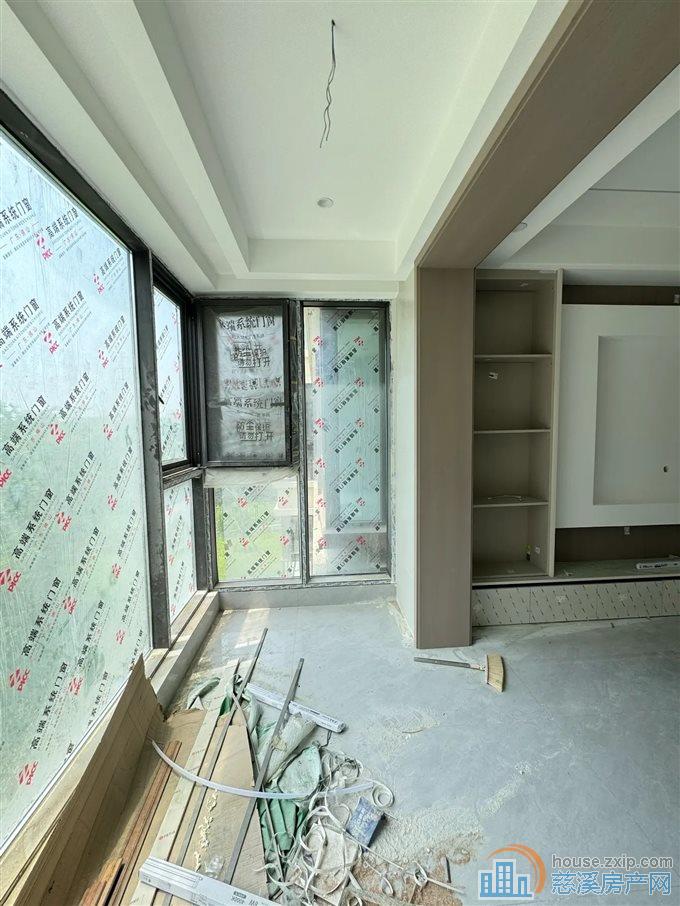 蔚蓝云图 全新精装85平方99.8万位佳