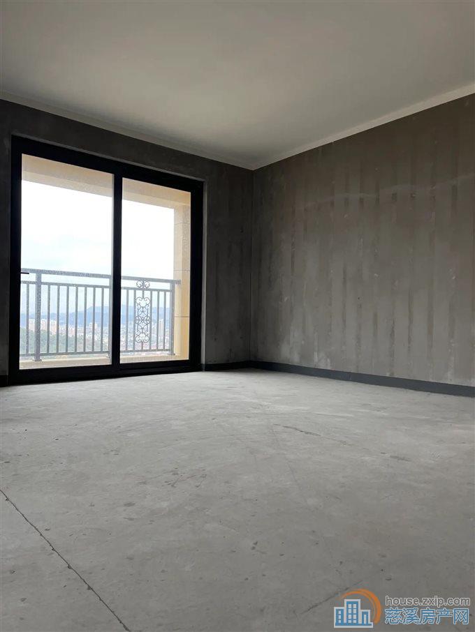 江滨之城 毛坯134平方155万边套