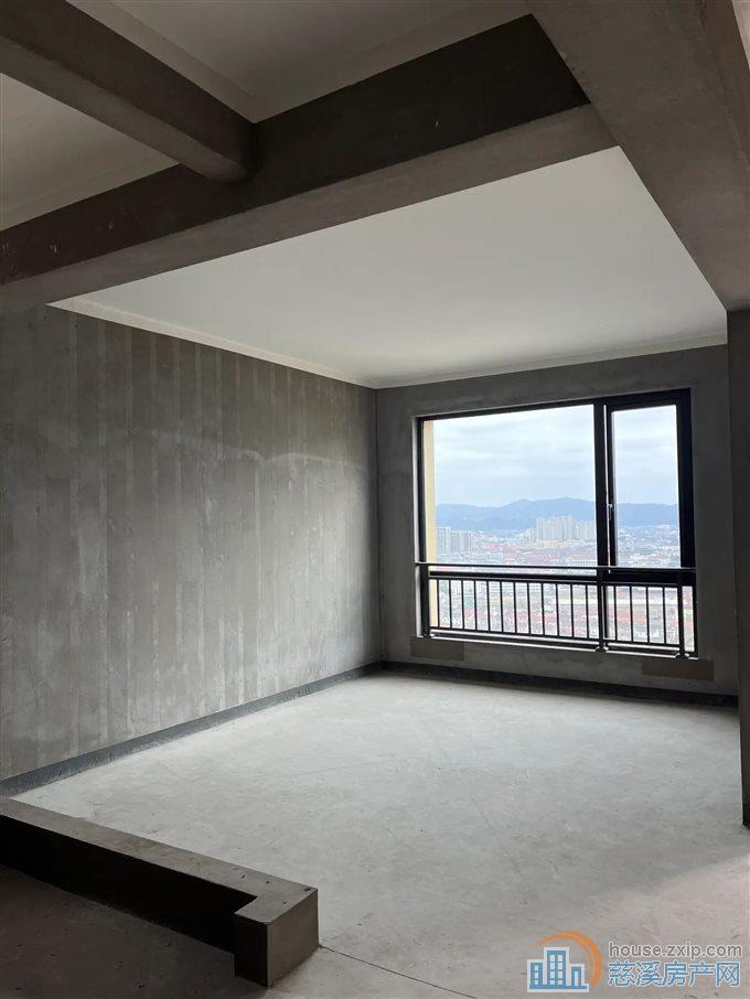 江滨之城 毛坯134平方155万边套