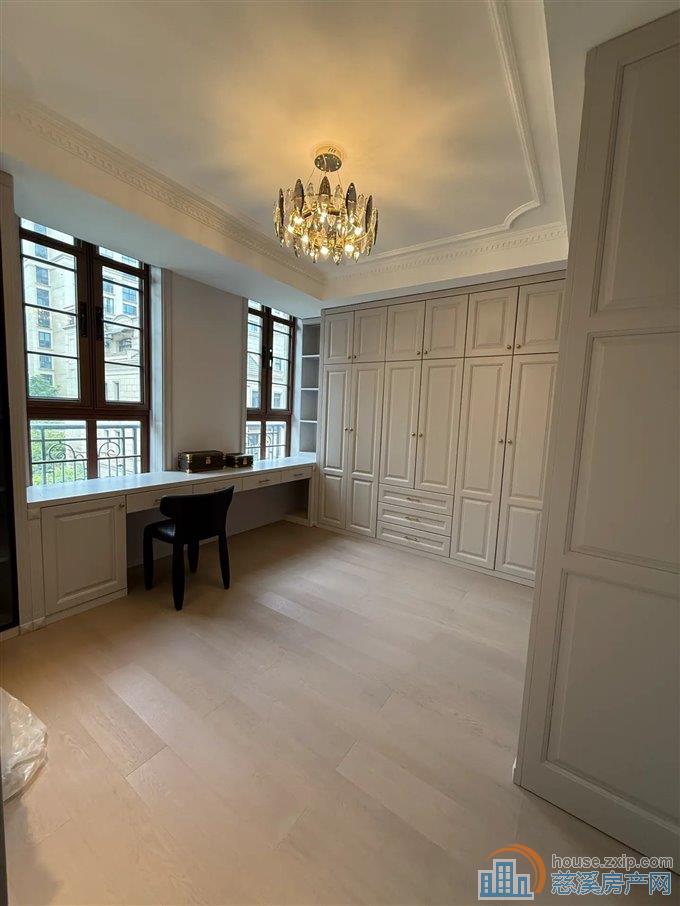 绿城御园别墅498平精装修三个车位