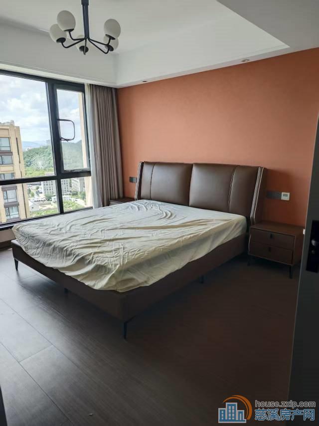 江滨之城江畔院精装