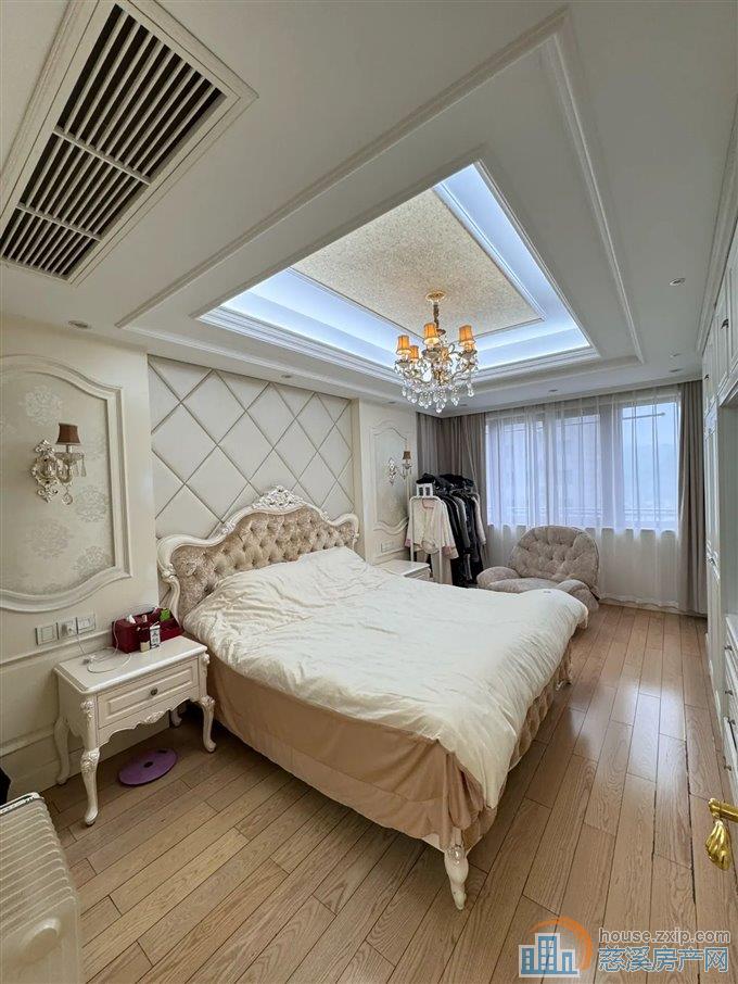 和润公寓 精装134平方带车库 阳光实验