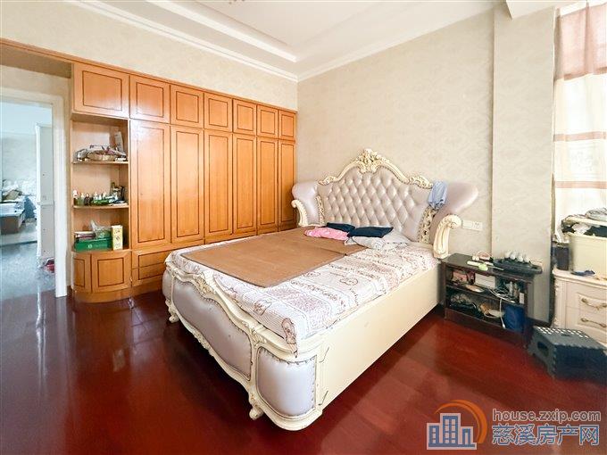 上傅家路小区带院子的私房一通三别墅带阁楼