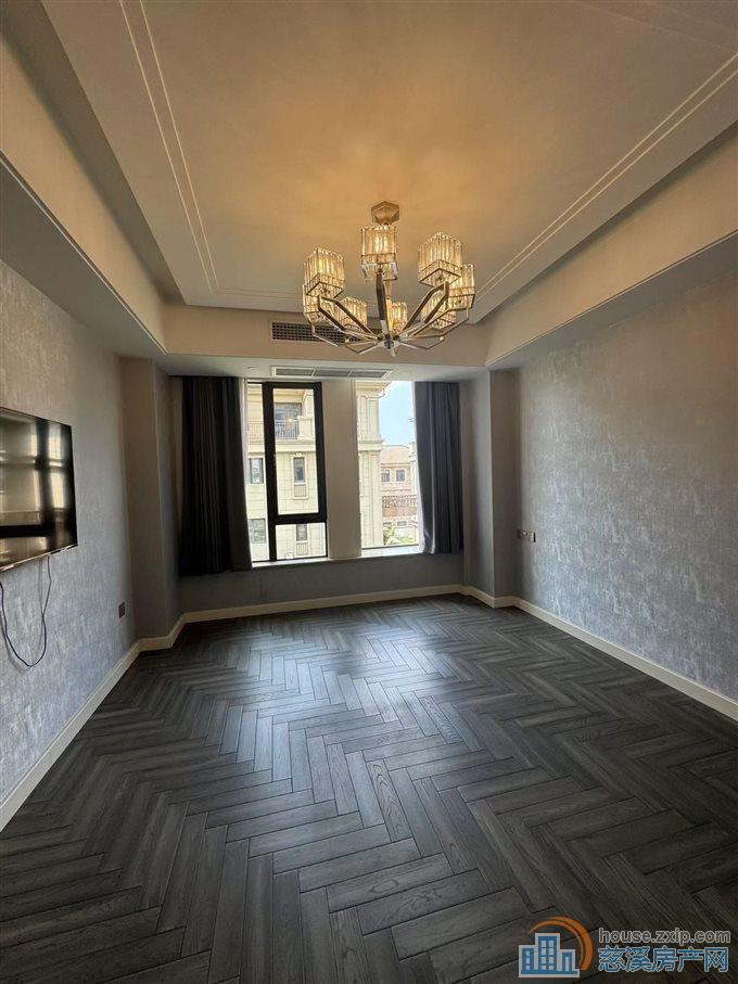 鸿景苑电梯洋房好楼层精装车位储藏间