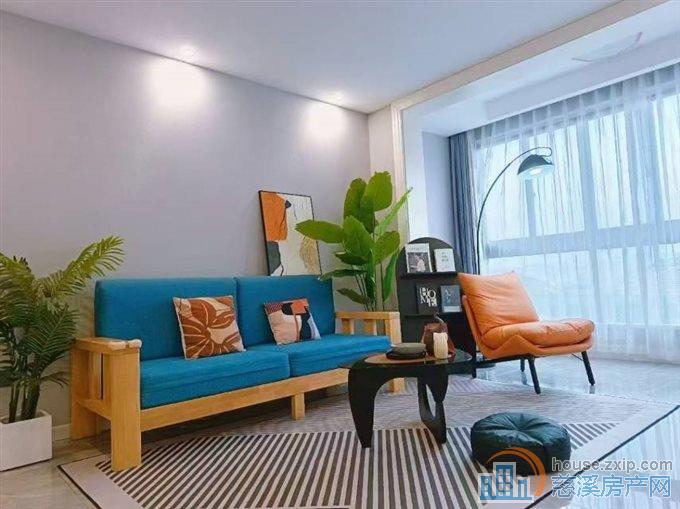 峙山庄园135.1平121万三房满2年