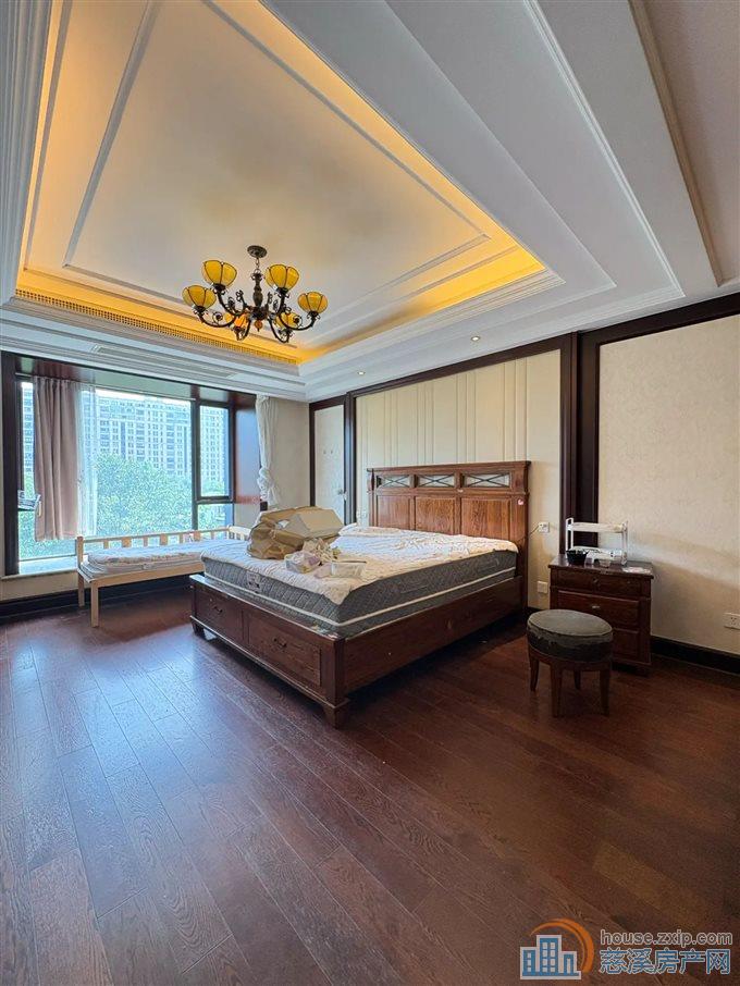 金地鸿悦 240平 精装 338万