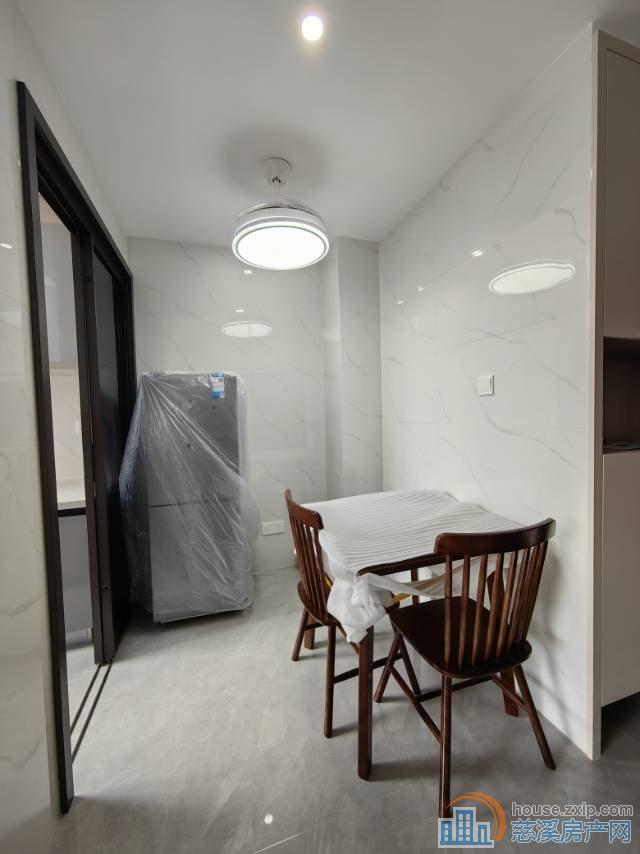 双和家苑 精装首次出租 月租金1900元