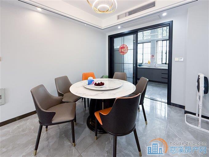 鸣北小区153平185万带车位