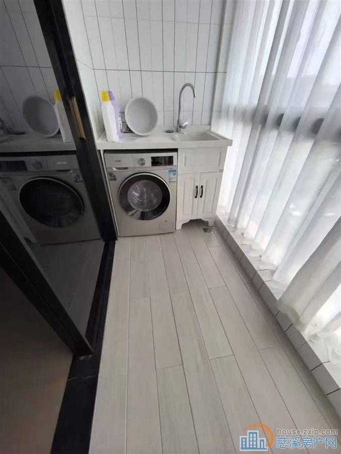 御龙公寓全新装修没入住带车位可读书