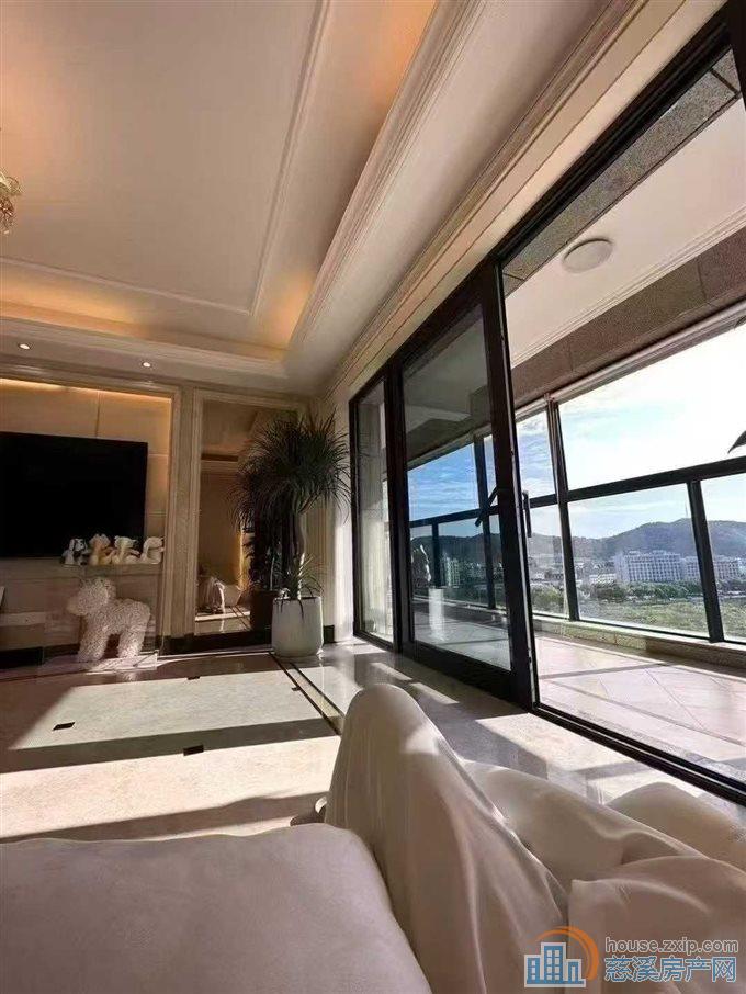 绿城慈园160平豪华装修带车位388万