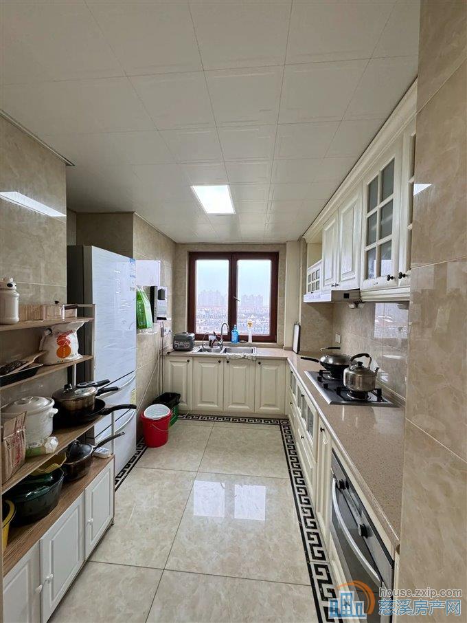 和润公寓 精装134平方带车库 阳光实验