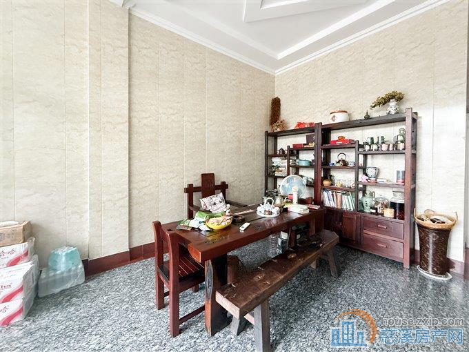 上傅家路小区带院子的私房一通三别墅带阁楼