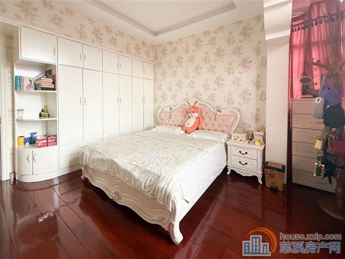 上傅家路小区带院子的私房一通三别墅带阁楼