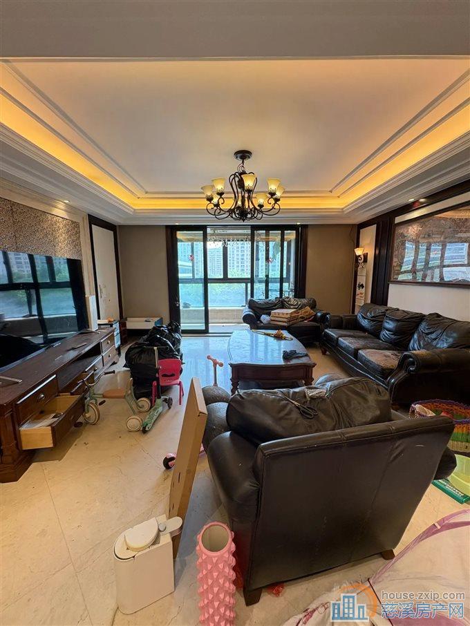 金地鸿悦 240平 精装 338万