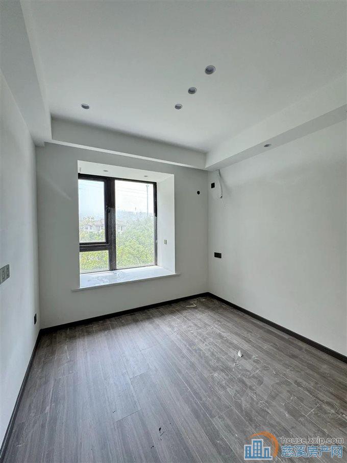 蔚蓝云图 全新精装85平方99.8万位佳