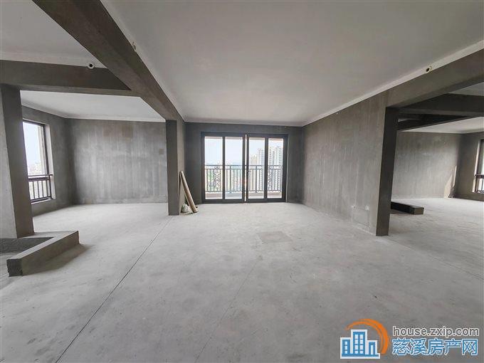 江滨之城 山景房141平165万 东边套