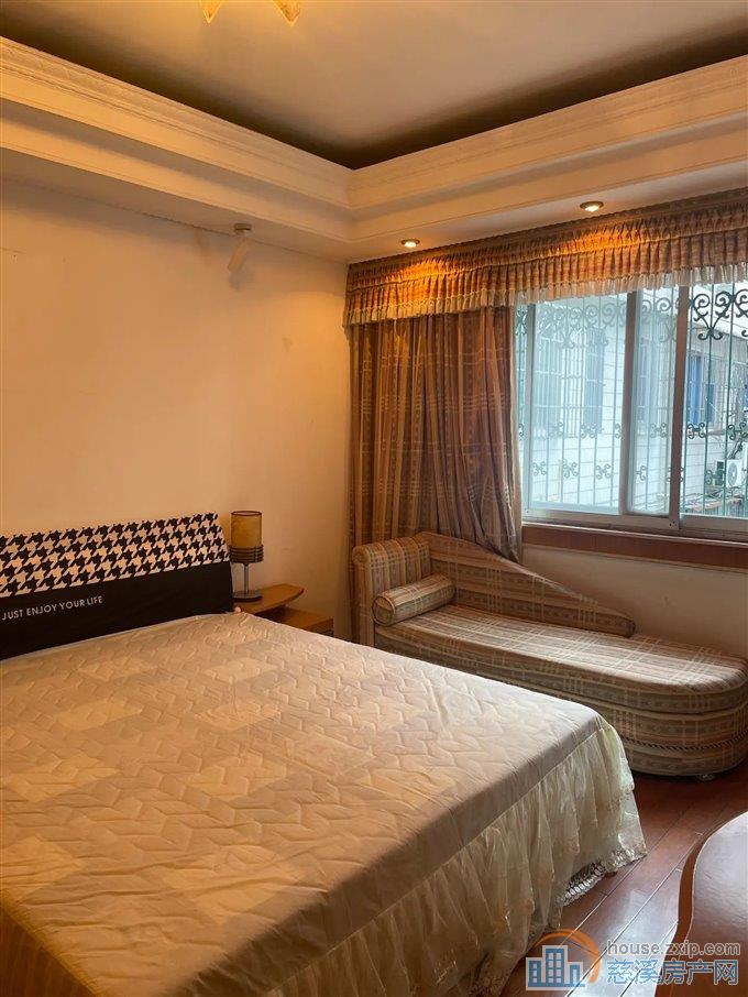 实验公寓109平128万实验书包