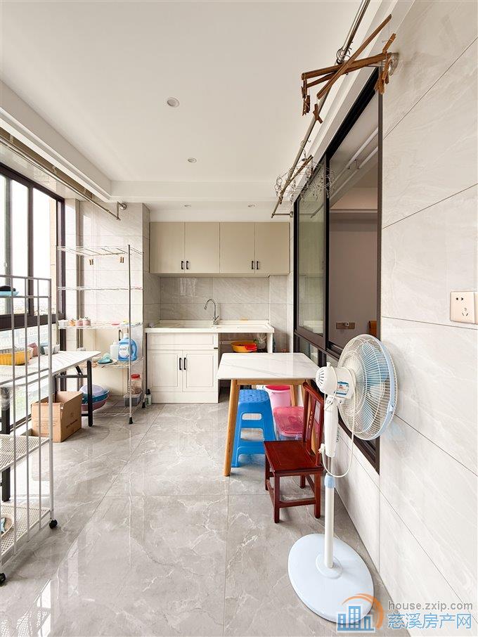 鸣北小区153平185万带车位