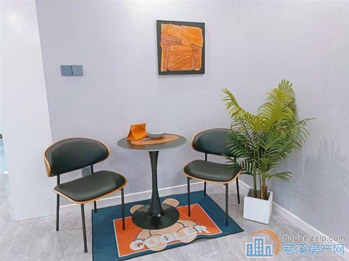 峙山庄园135.1平121万三房满2年