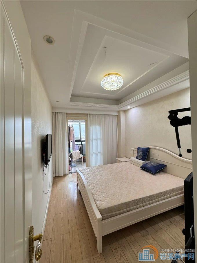 和润公寓 精装134平方带车库 阳光实验