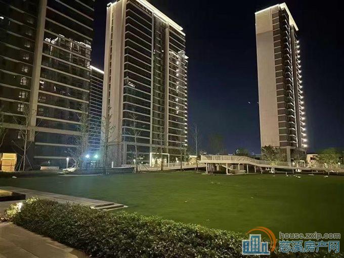 新城河悦未来143平好楼层亏本价200出