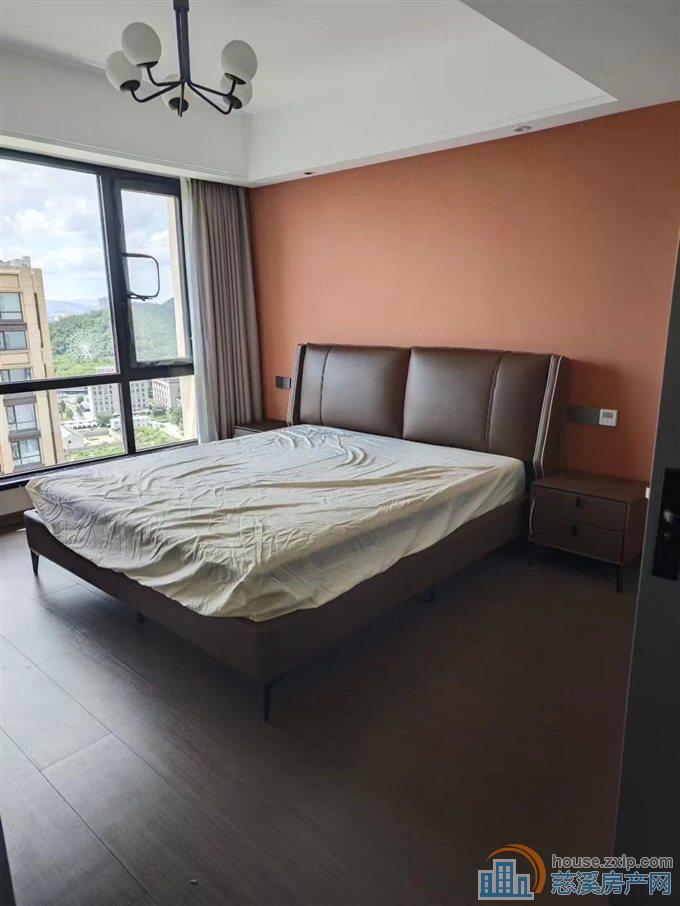 捡漏江滨江畔院101平中上楼层现代装修